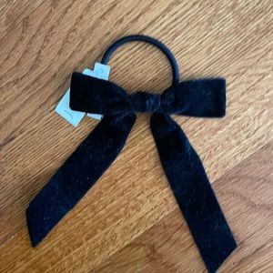 Black velvet hair bows (with tag)